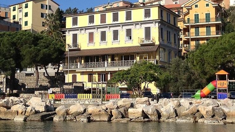 Pizza place terrace overlooking to beautiful Porto Venere harbor